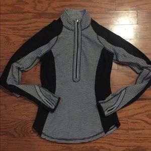 NOT FORSALE- ON HOLDLululemon Size 2 pullover